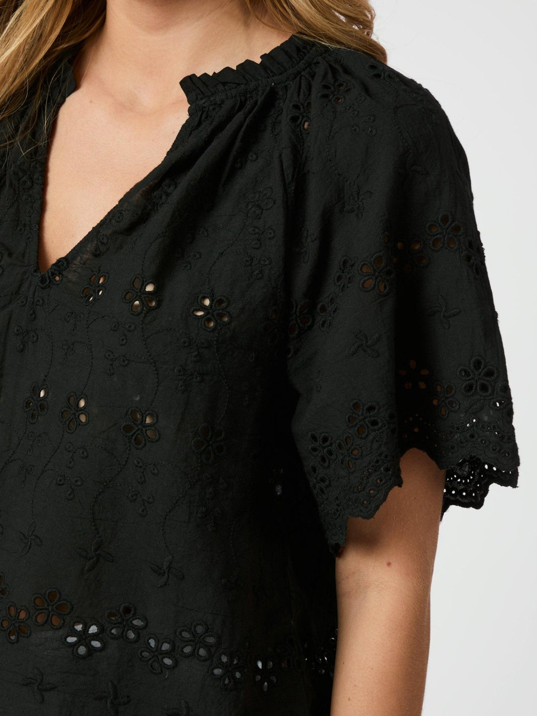 Odet Embroidery Blouse Black | Skjorter og bluser | Smuk - Dameklær på nett