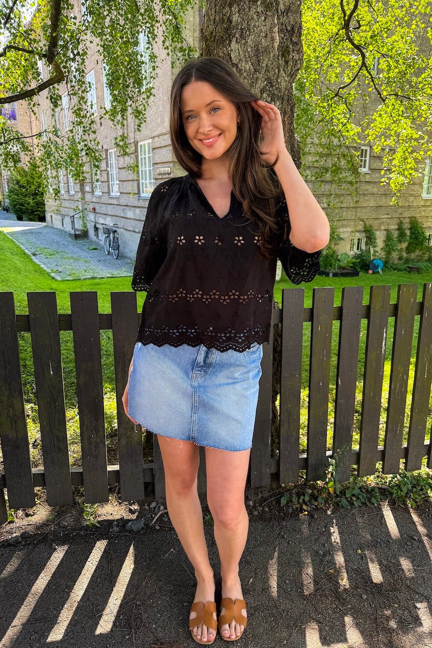 Odet Embroidery Blouse Black | Skjorter og bluser | Smuk - Dameklær på nett