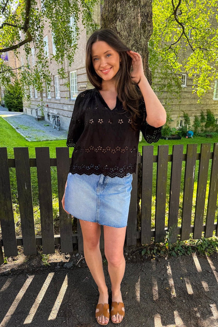Odet Embroidery Blouse Black | Skjorter og bluser | Smuk - Dameklær på nett