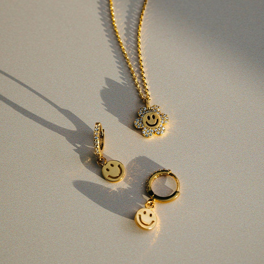 Pave Flower Power Charm Necklace Pale Gold | Accessories | Smuk