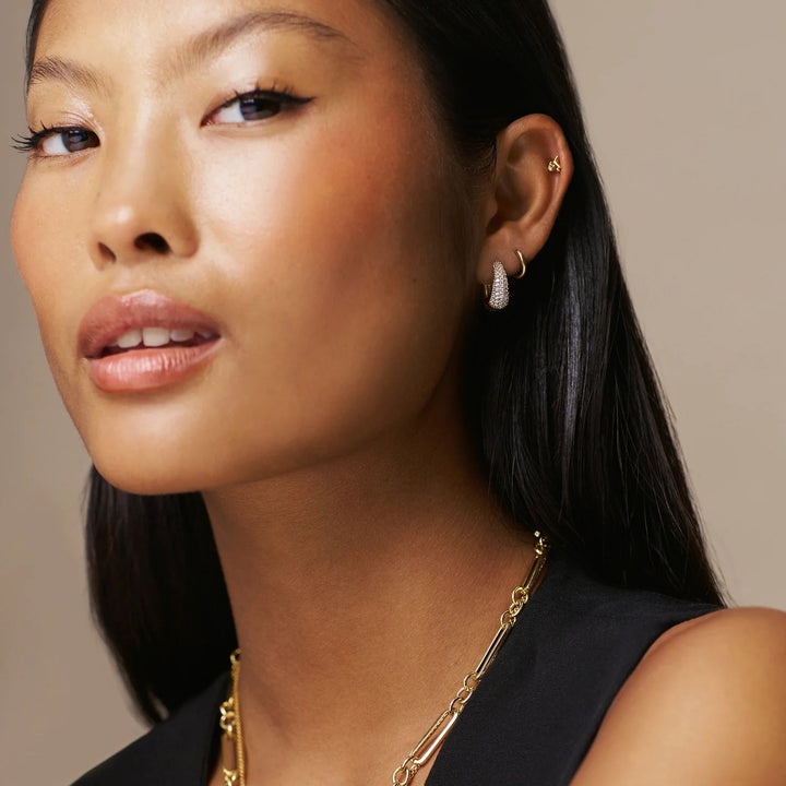 Pave Tapered Hoop Earring Pale Gold | Accessories | Smuk - Dameklær på nett