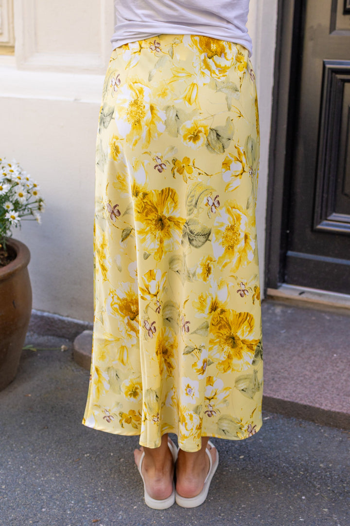Pella Hw Midi Skirt Pale Banana Lemon Print | Skjørt | Smuk