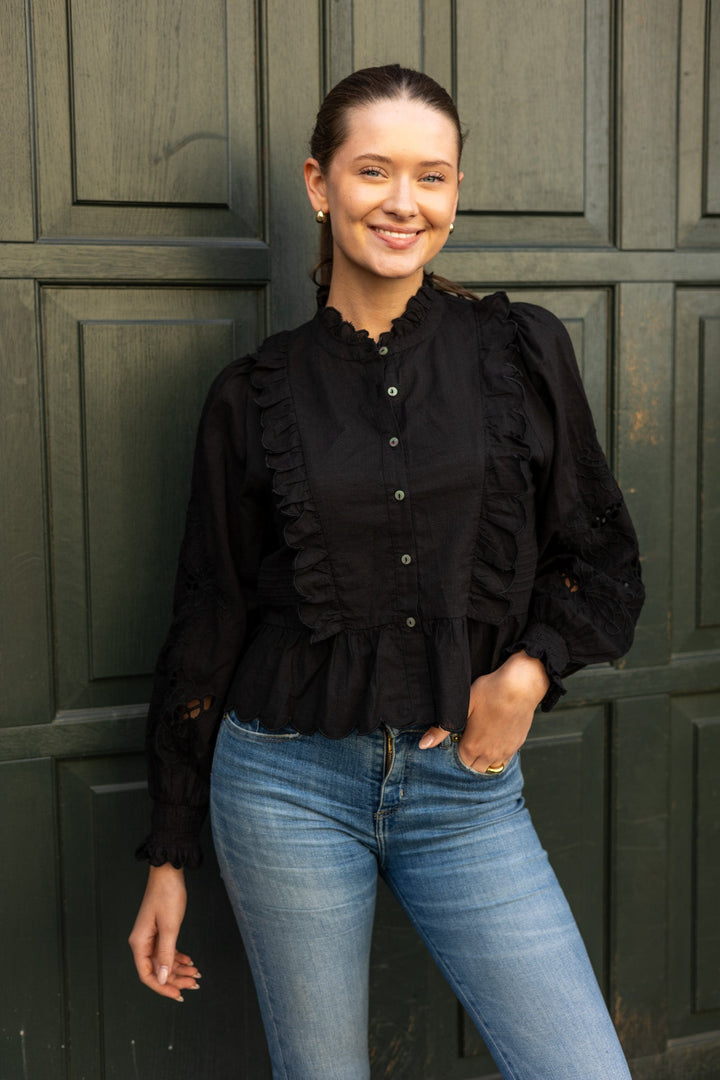 Petrine Embroidery Blouse Black | Skjorter og bluser | Smuk - Dameklær på nett
