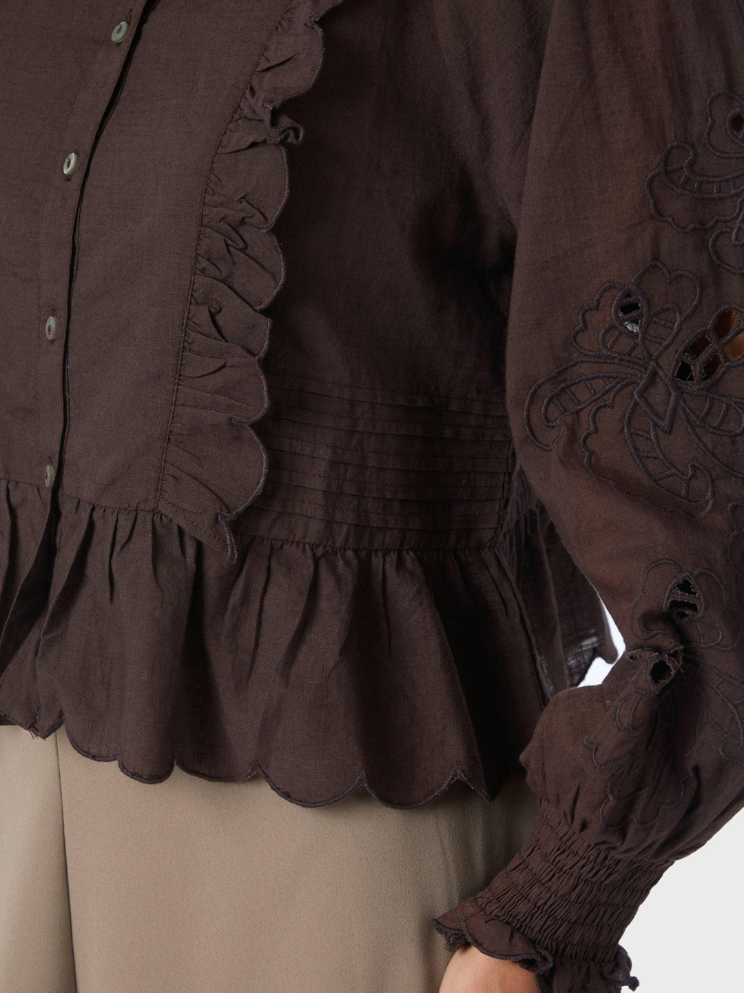 Petrine Embroidery Blouse Dark Brown | Skjorter og bluser | Smuk
