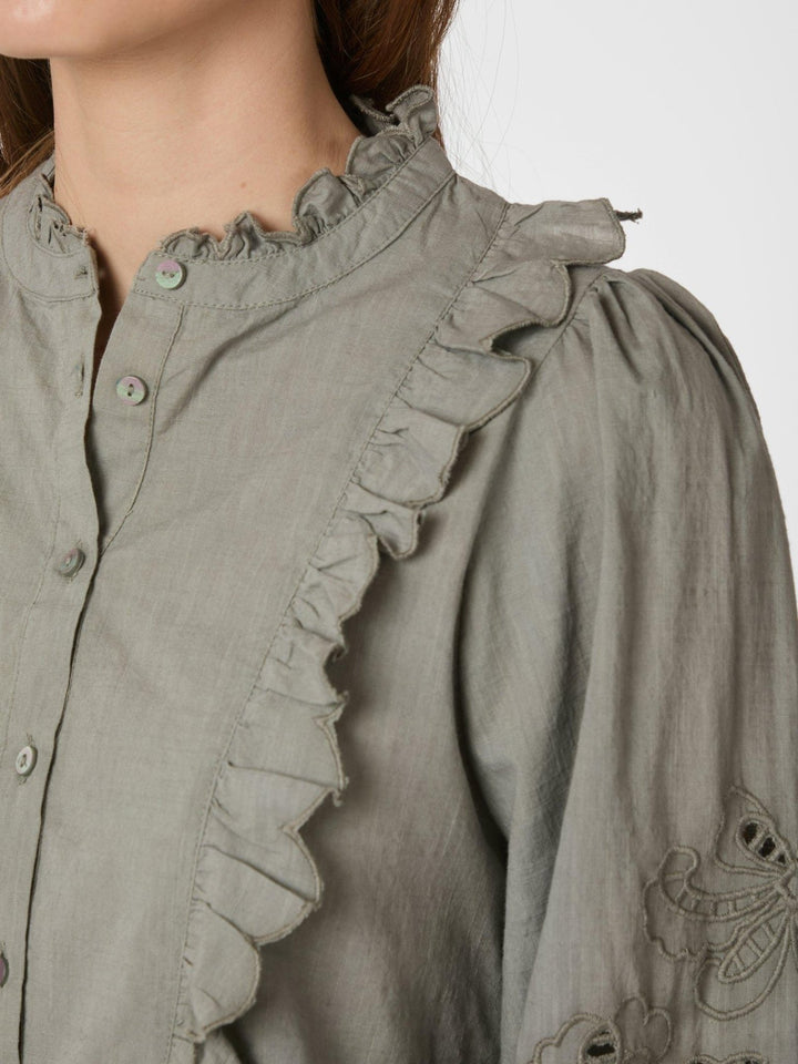 Petrine Embroidery Blouse Smoke Green | Skjorter og bluser | Smuk - Dameklær på nett