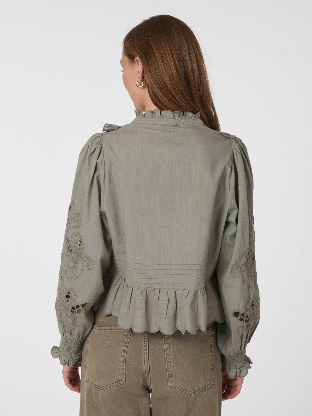 Petrine Embroidery Blouse Smoke Green | Skjorter og bluser | Smuk - Dameklær på nett