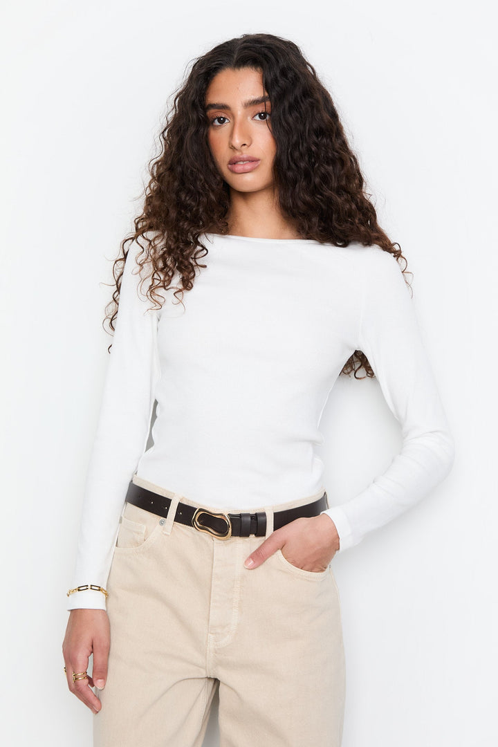 Petronella Rib Boatneck Off - White | Topper | Smuk - Dameklær på nett