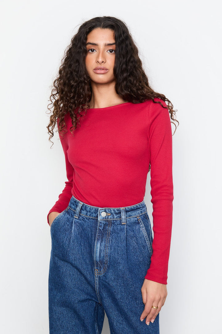 Petronella Rib Boatneck Red | Topper | Smuk - Dameklær på nett