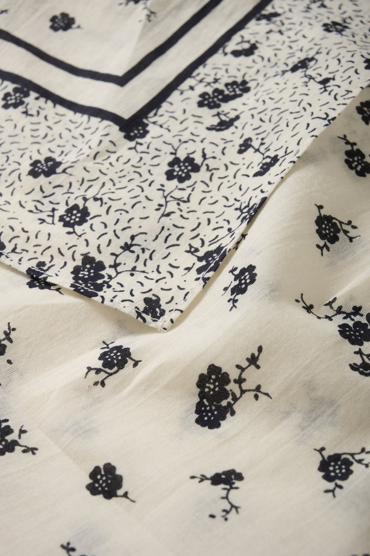 Phi Scarf Whispering White Fragile Print | Accessories | Smuk