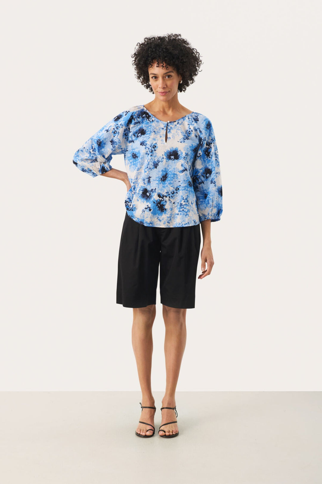 Radunipw Blouse Marina Scattered Flower | Topper | Smuk - Dameklær på nett