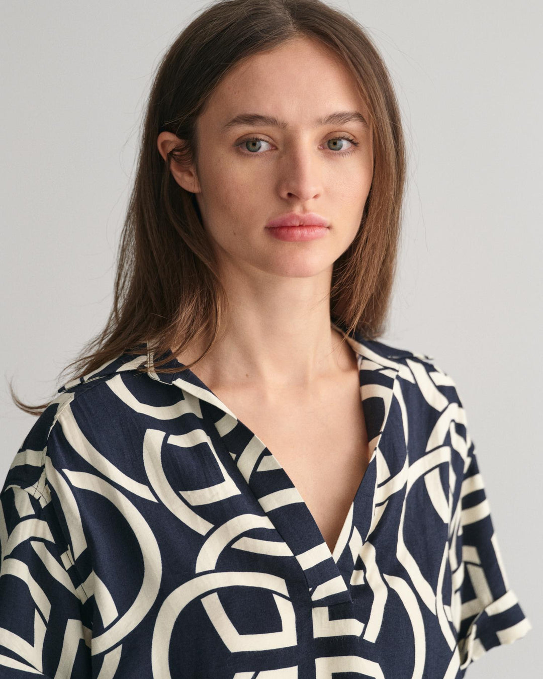 Relaxed Fit Monogram Print Popover Short Sleeve Shirt Evening Blue | Skjorter og bluser | Smuk - Dameklær på nett