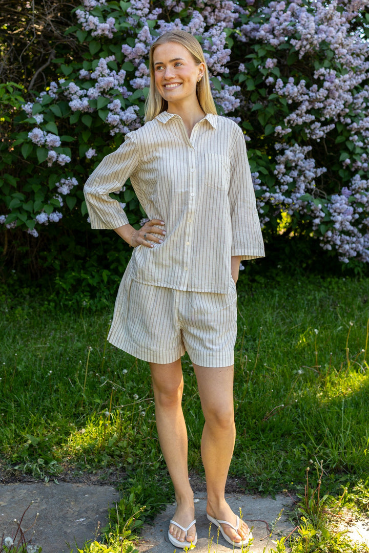 Rigge Shorts Neutral Stripe | Shorts | Smuk