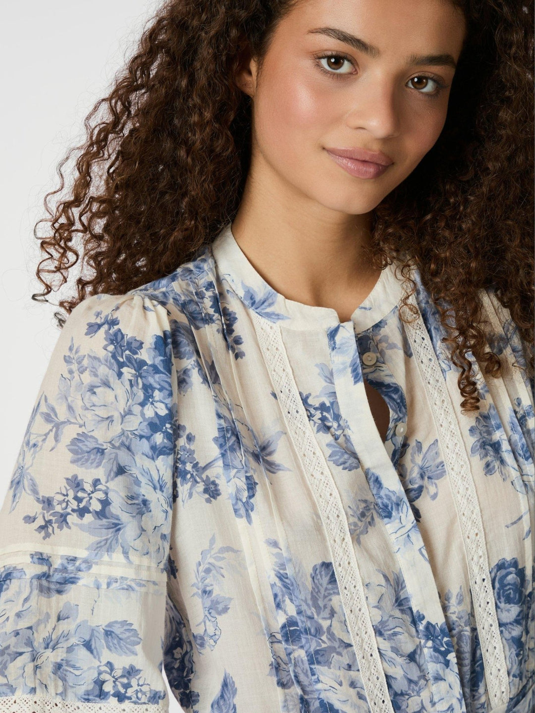 Roberta Flower Flow Dress Light Blue | Kjoler | Smuk - Dameklær på nett
