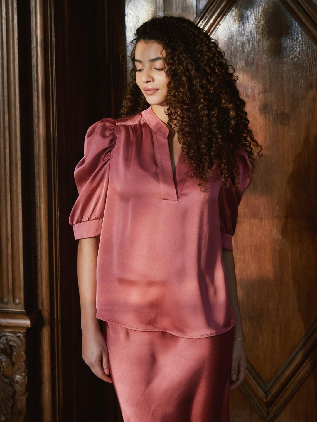 Roella Heavy Sateen Blouse Cherry Pink | Skjorter og bluser | Smuk