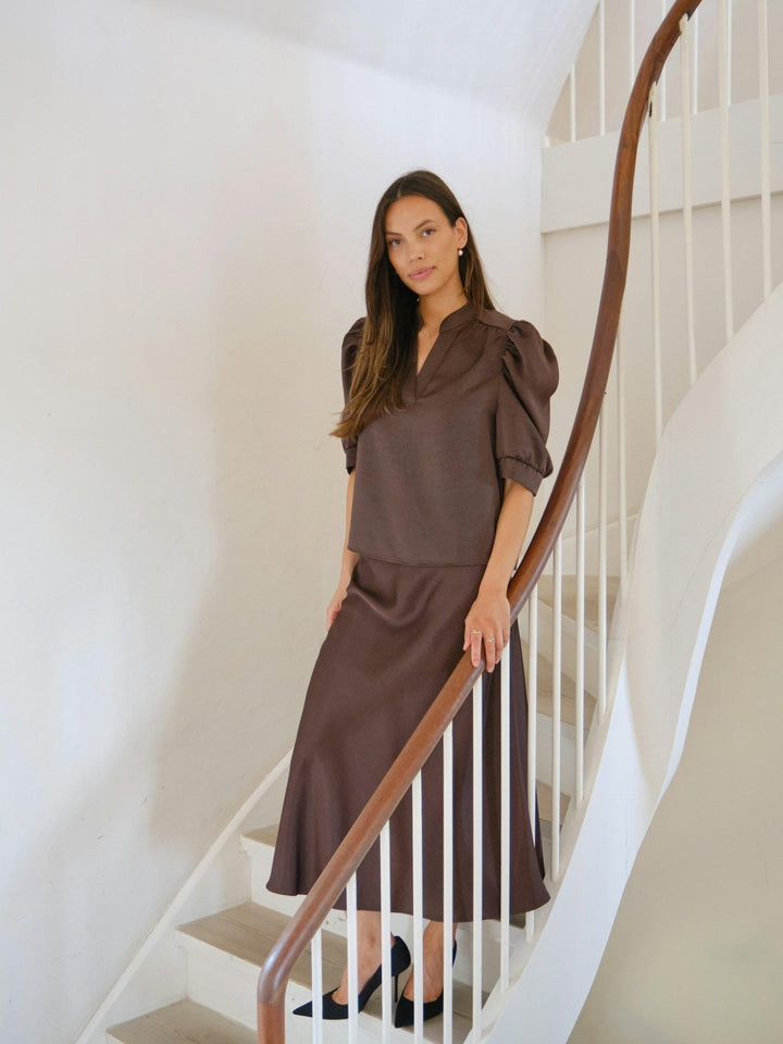 Roella Heavy Sateen Blouse Dark Brown | Skjorter og bluser | Smuk - Dameklær på nett