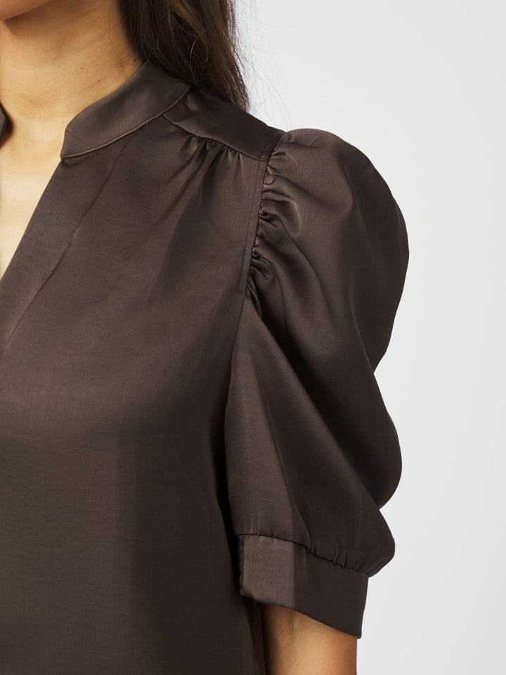 Roella Heavy Sateen Blouse Dark Brown | Skjorter og bluser | Smuk - Dameklær på nett