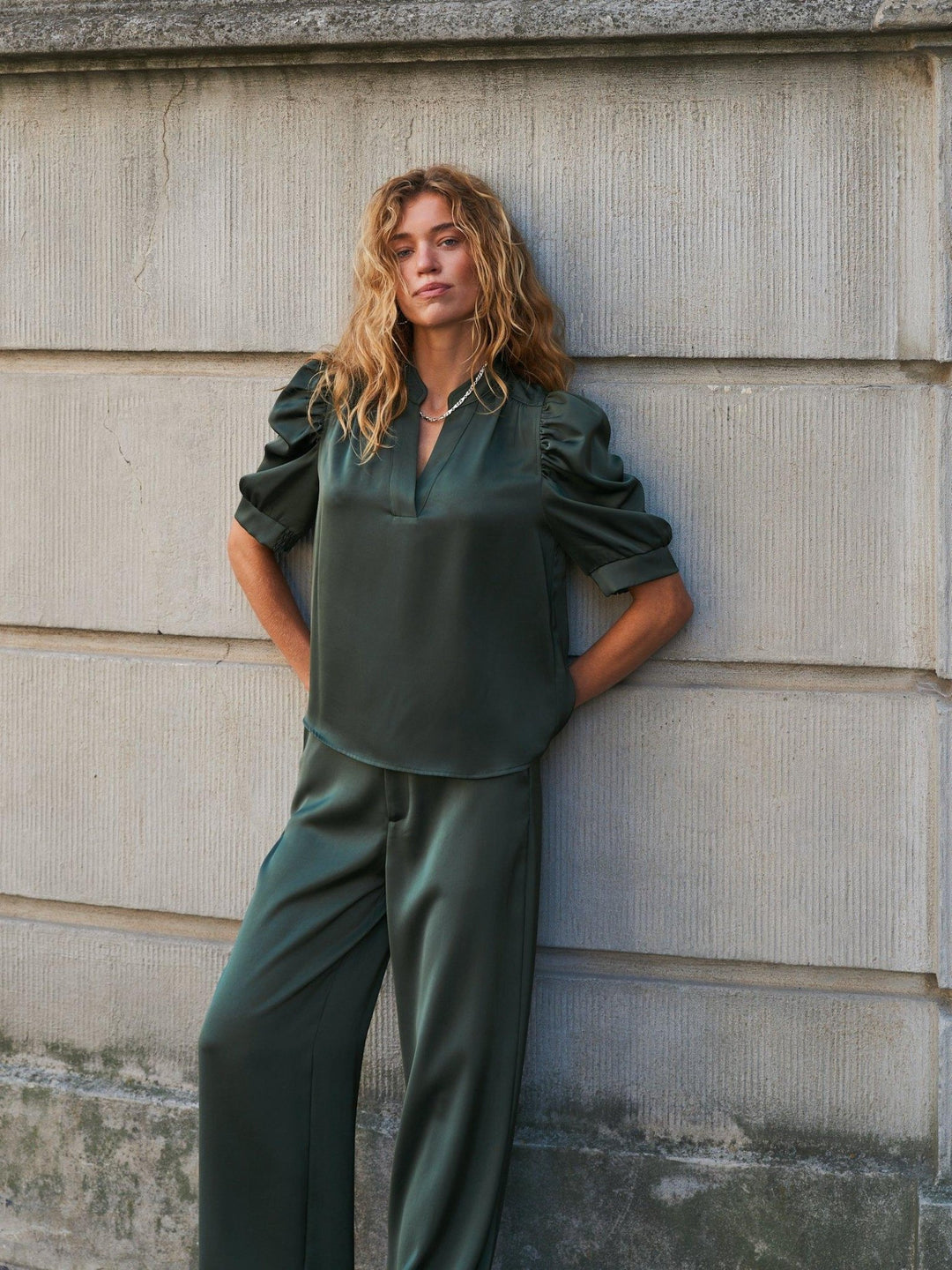 Roella Heavy Sateen Blouse Deep Green | Skjorter og bluser | Smuk