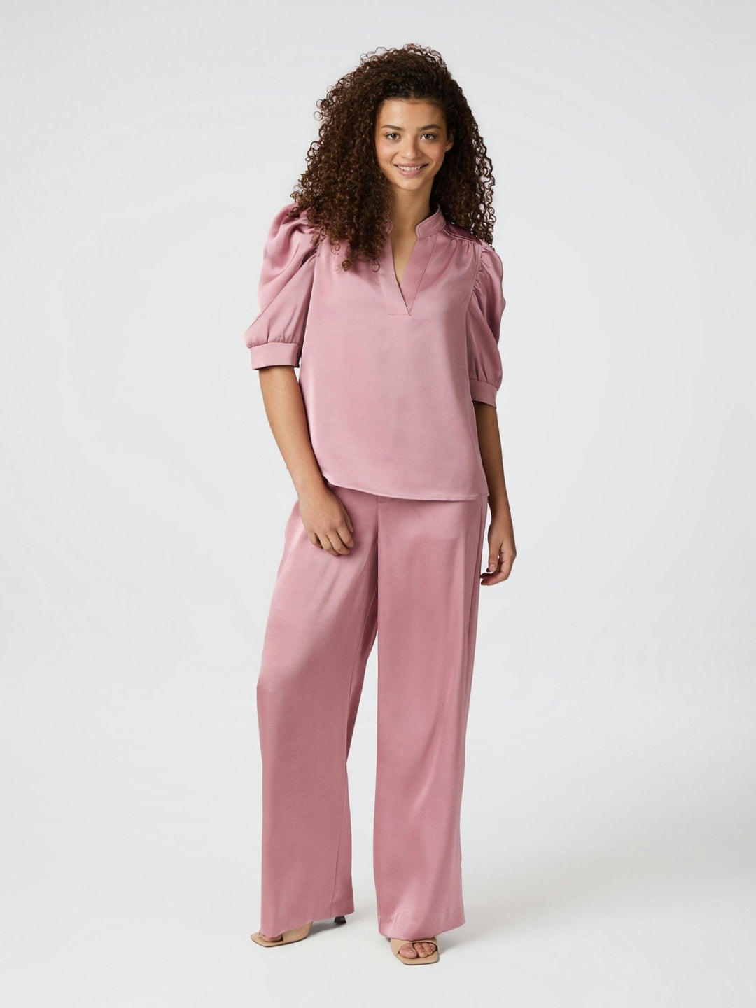 Roella Heavy Sateen Blouse Evening Rose | Skjorter og bluser | Smuk - Dameklær på nett