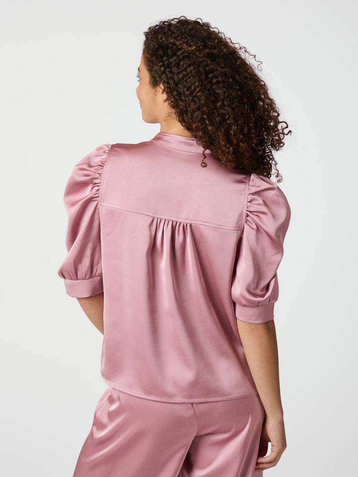 Roella Heavy Sateen Blouse Evening Rose | Skjorter og bluser | Smuk - Dameklær på nett