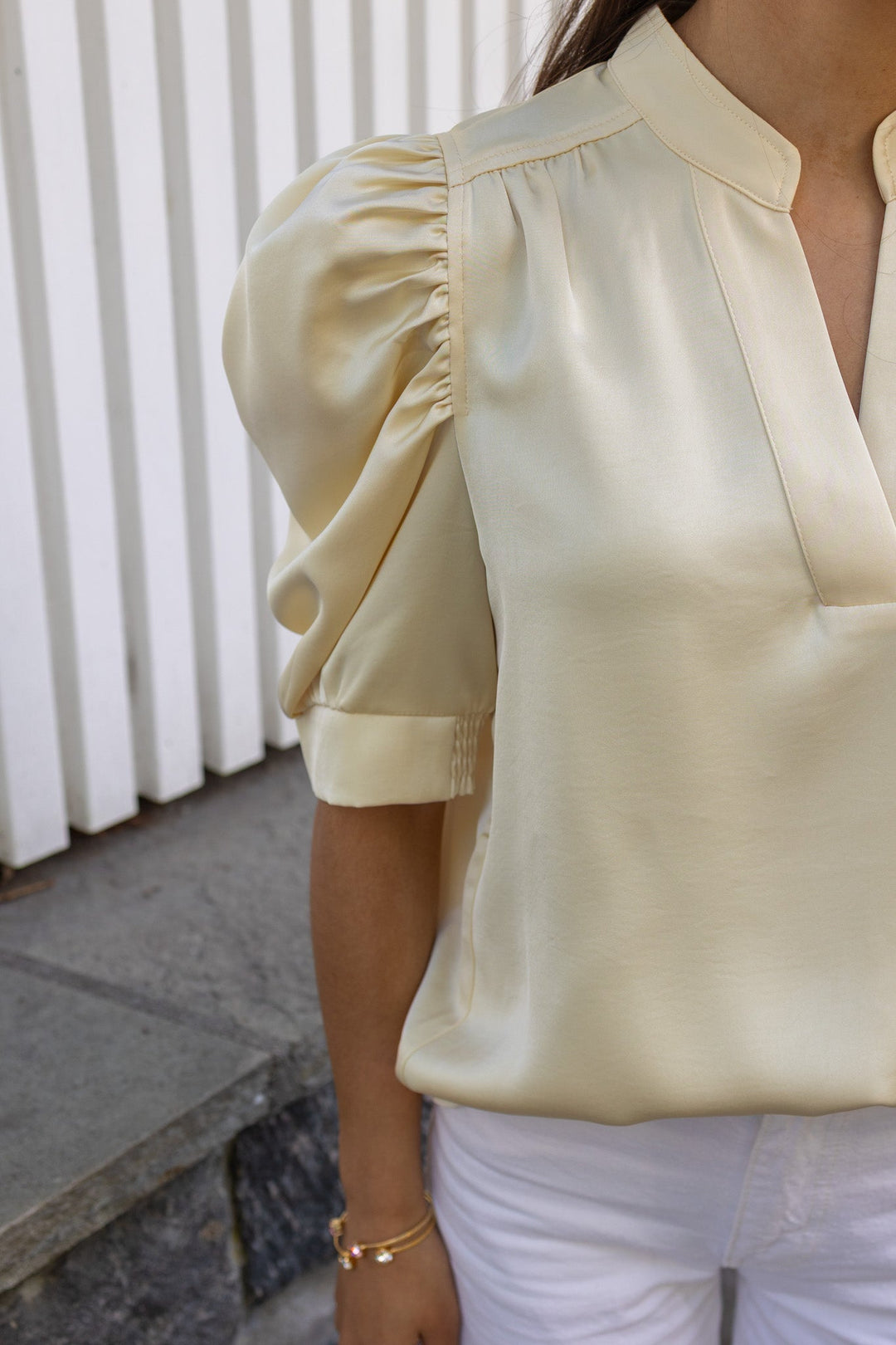Roella Heavy Sateen Blouse Light Yellow | Skjorter og bluser | Smuk