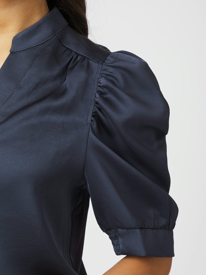 Roella Heavy Sateen Blouse Midnight Blue | Skjorter og bluser | Smuk - Dameklær på nett
