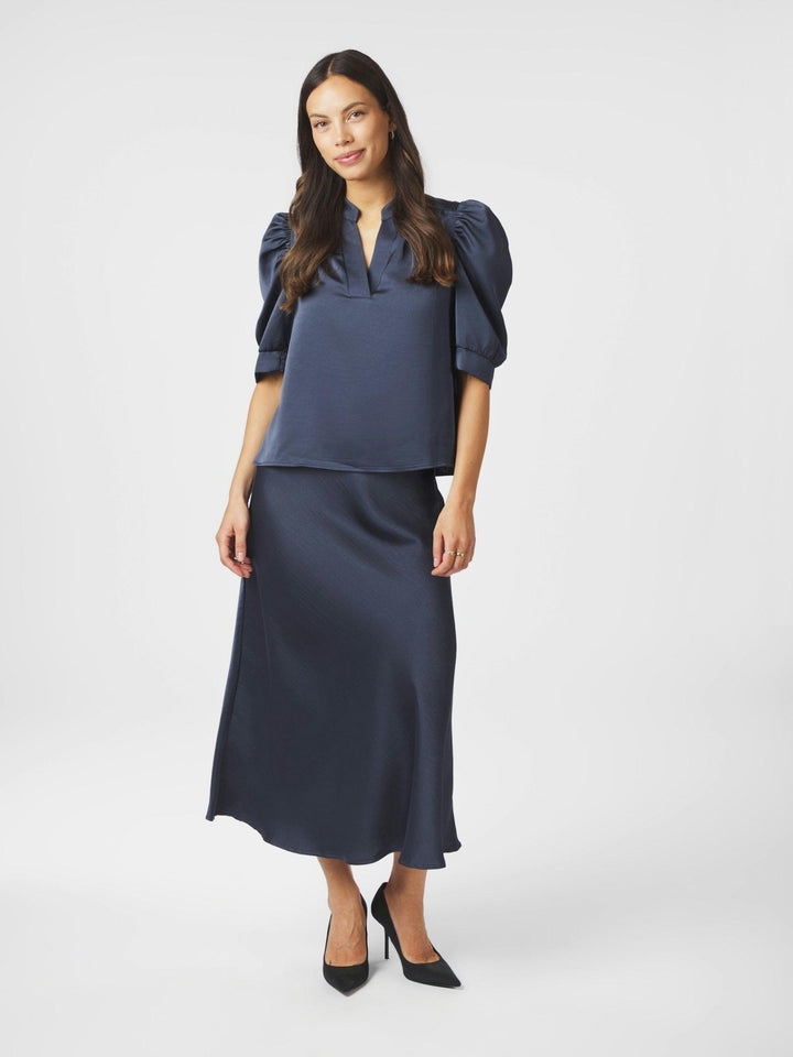 Roella Heavy Sateen Blouse Midnight Blue | Skjorter og bluser | Smuk - Dameklær på nett