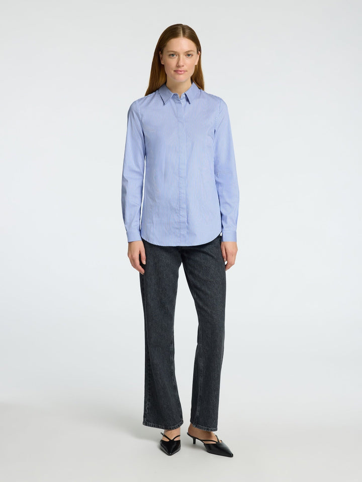 Romie Ls Striped Fitted Shirt Bright White Blue | Skjorter og bluser | Smuk - Dameklær på nett
