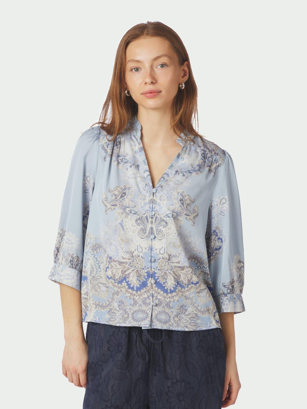 Roselle Artist Paisley Blouse Light Blue | Skjorter og bluser | Smuk