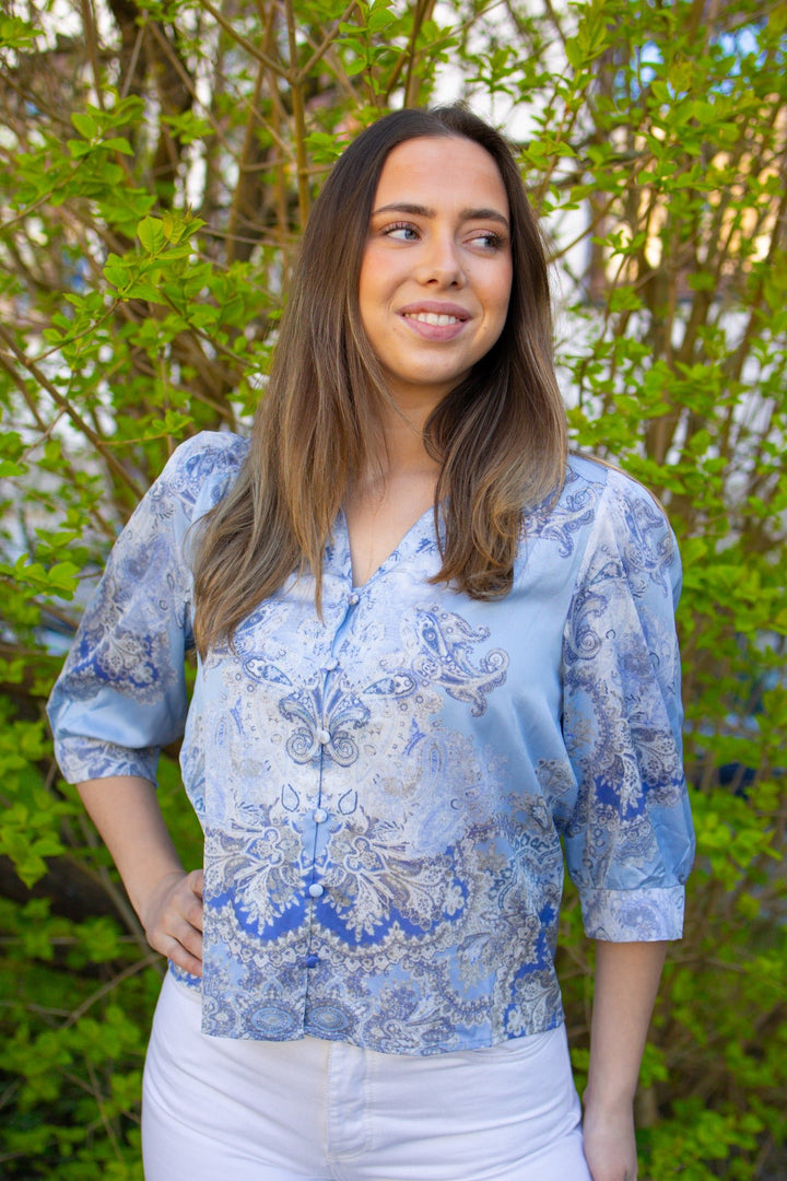 Roselle Artist Paisley Blouse Light Blue | Skjorter og bluser | Smuk