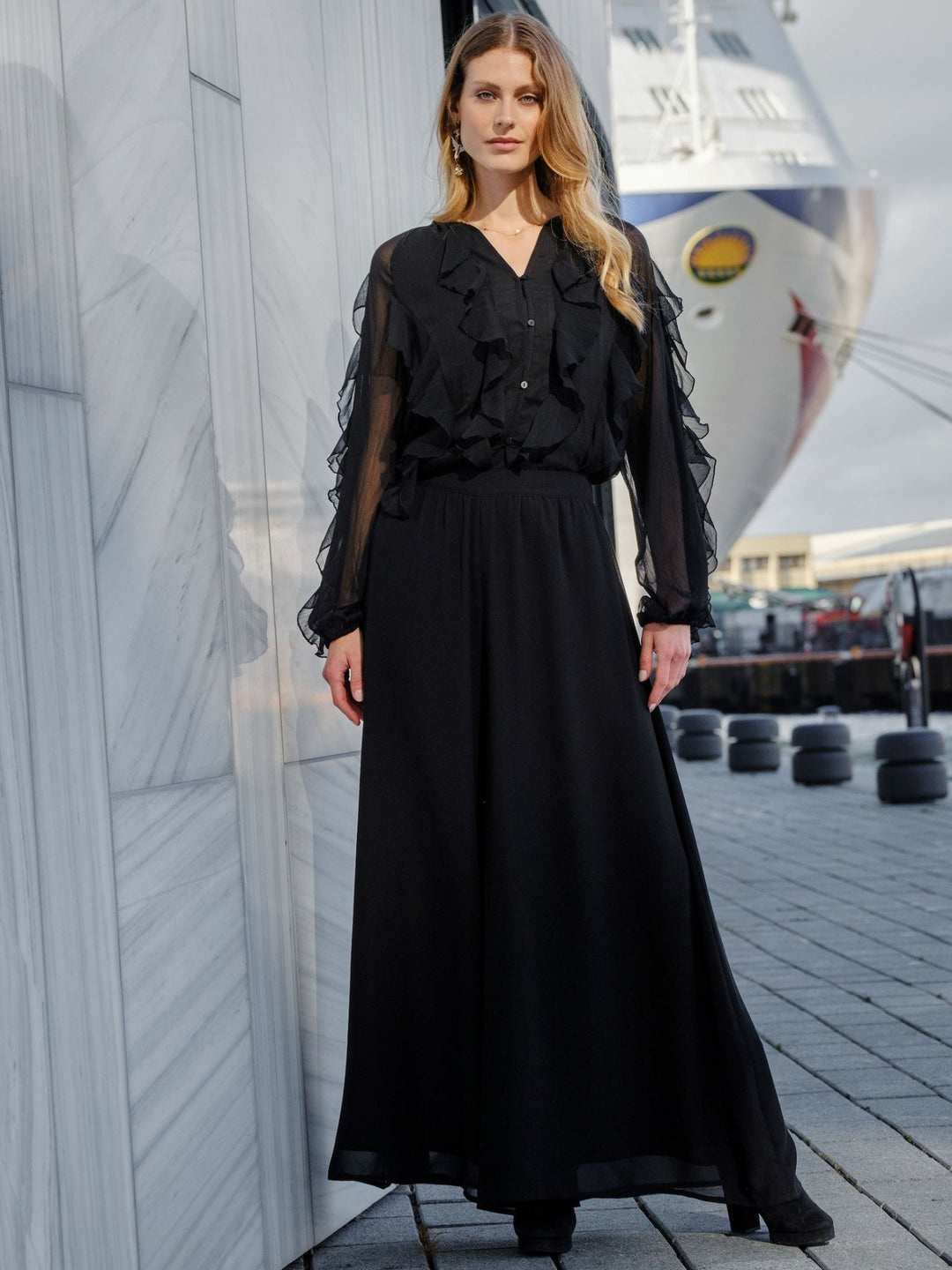 Ruffle Blouse Black | Skjorter og bluser | Smuk - Dameklær på nett