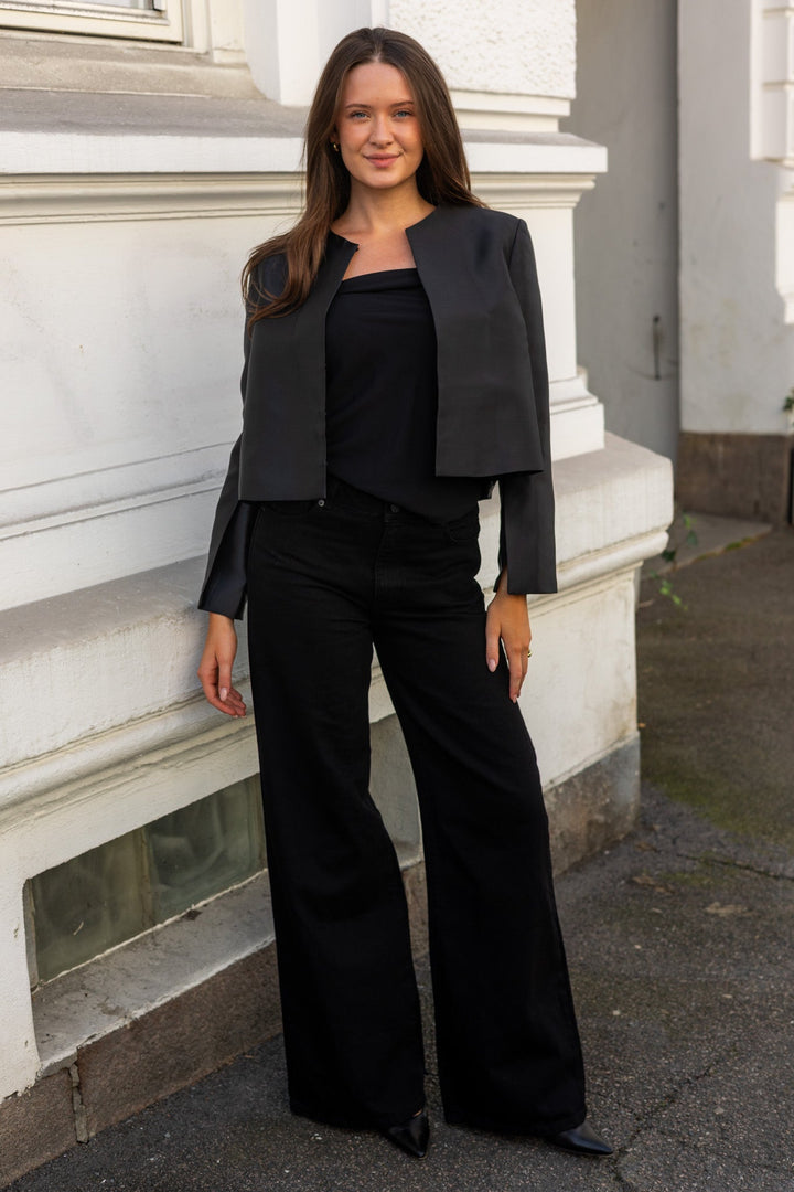 Ruthie Cropped Long Sleeve Blouse Black | Skjorter og bluser | Smuk - Dameklær på nett