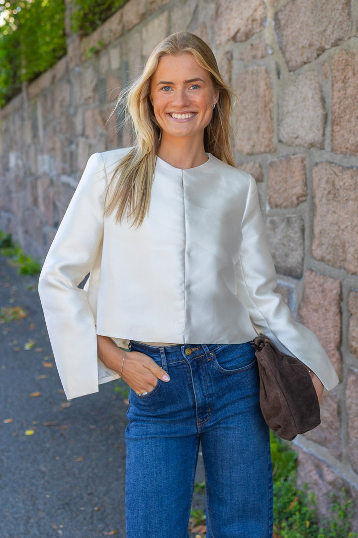 Ruthie Slit-Sleeve Satin Blouse Ivory | Skjorter og bluser | Smuk