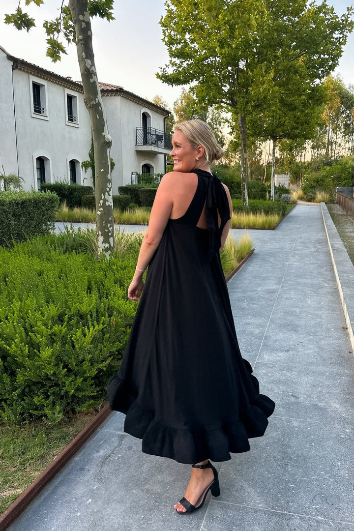Sabrina Halterneck Ruffled Midi Dress Black | Kjoler | Smuk