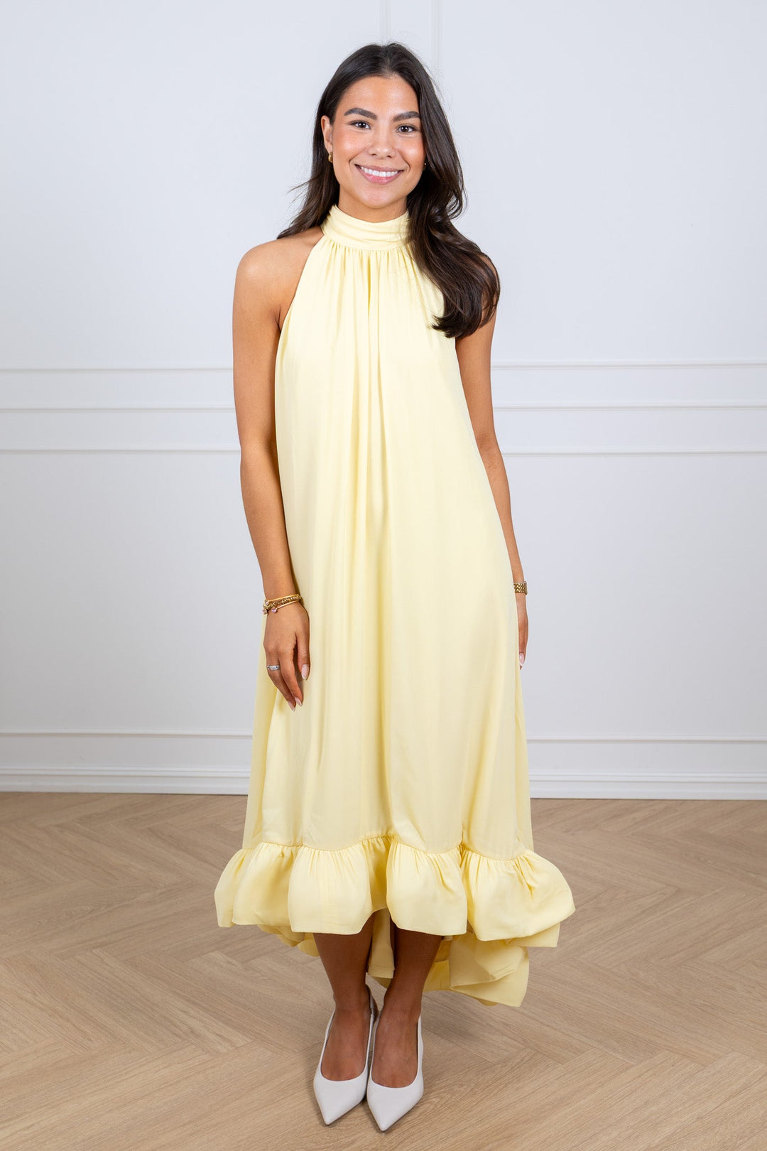 Sabrina Halterneck Ruffled Midi Dress Light Lemon | Kjoler | Smuk
