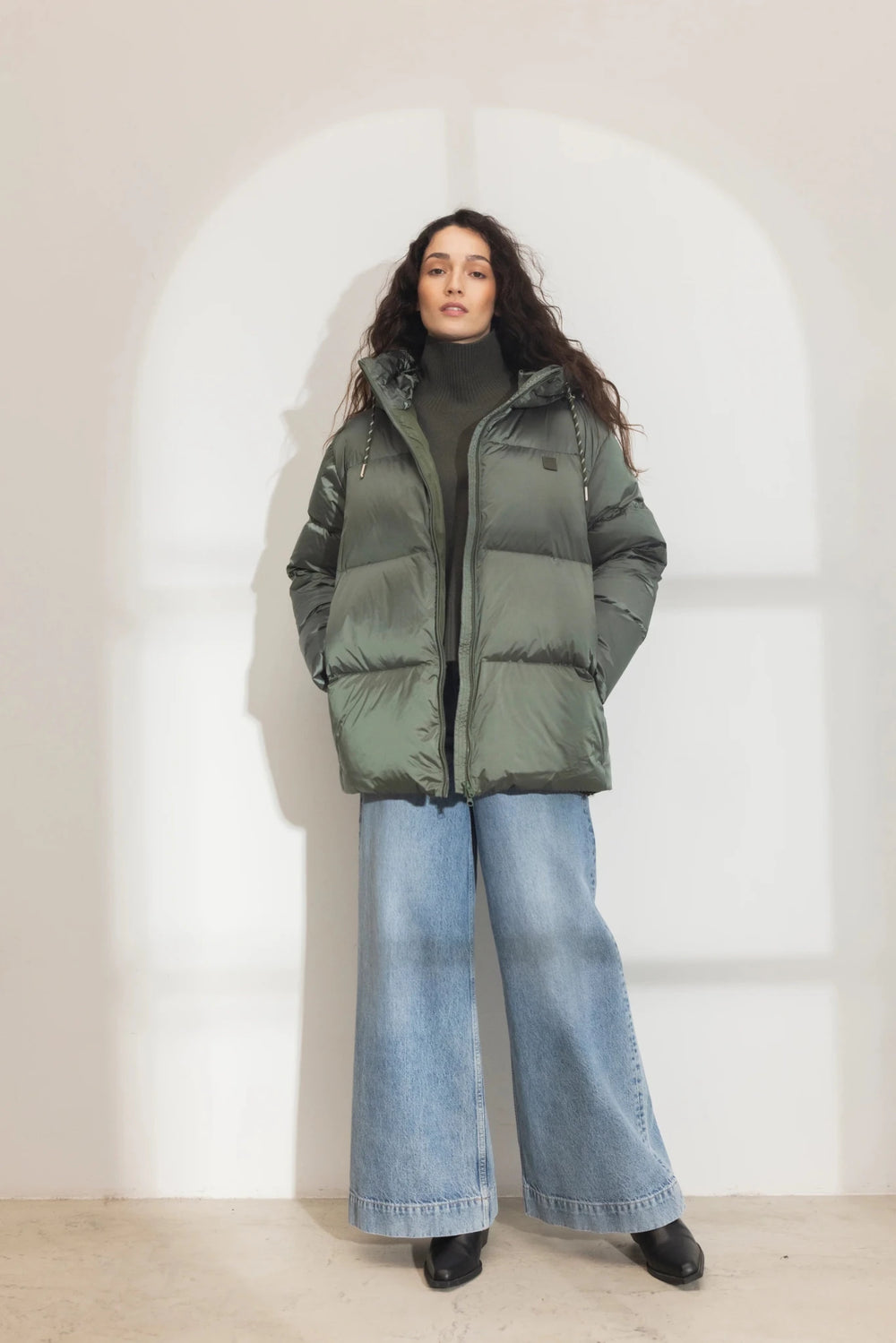 Saga Down Jacket Olive | Yttertøy | Smuk