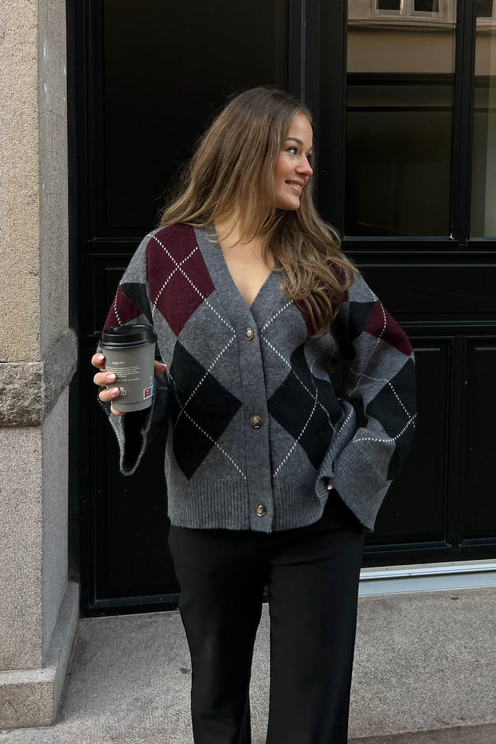 Sascha Cardigan Grey Argyle | Genser | Smuk