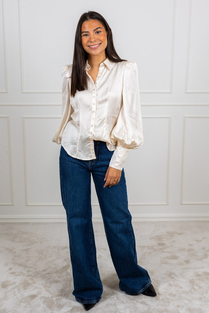 Satin Fitted Shirt Vintage White | Skjorter og bluser | Smuk - Dameklær på nett