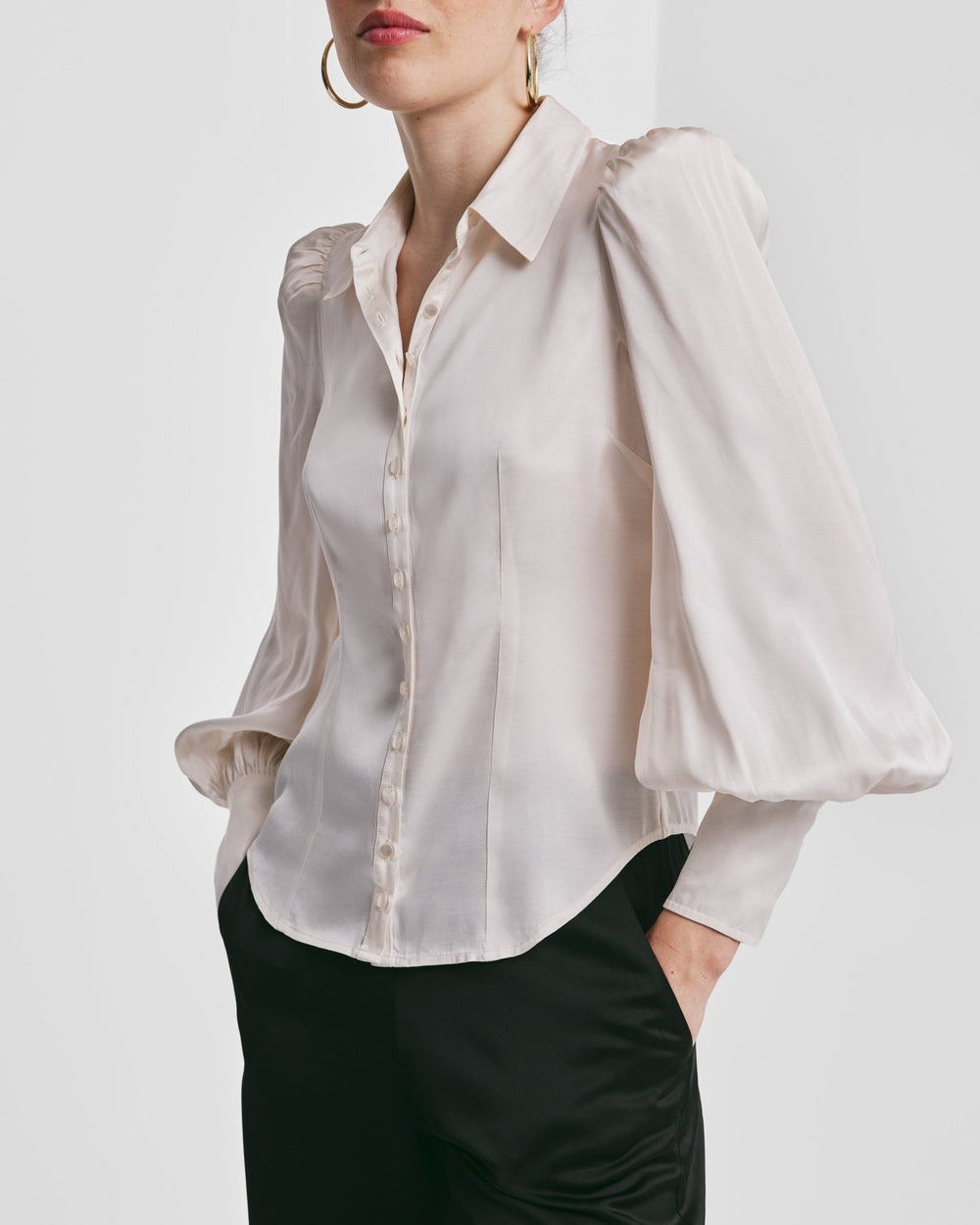 Satin Fitted Shirt Vintage White | Skjorter og bluser | Smuk - Dameklær på nett
