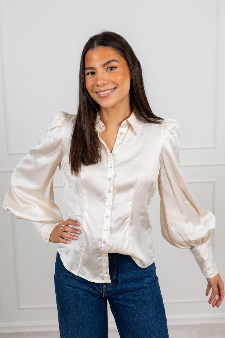 Satin Fitted Shirt Vintage White | Skjorter og bluser | Smuk - Dameklær på nett