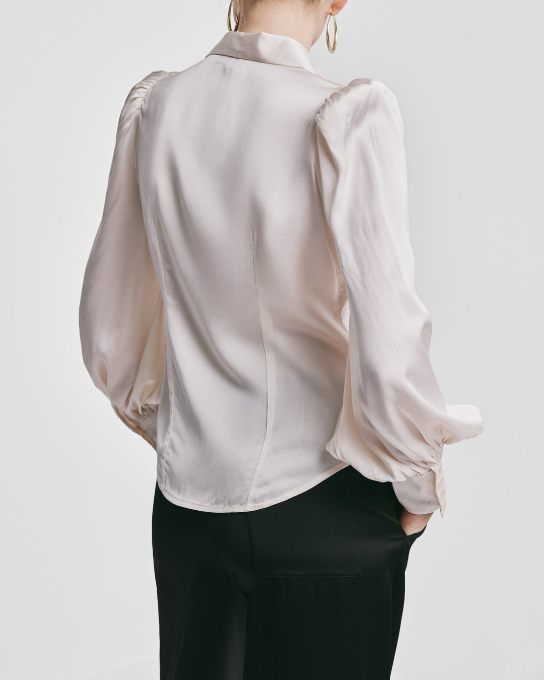 Satin Fitted Shirt Vintage White | Skjorter og bluser | Smuk - Dameklær på nett