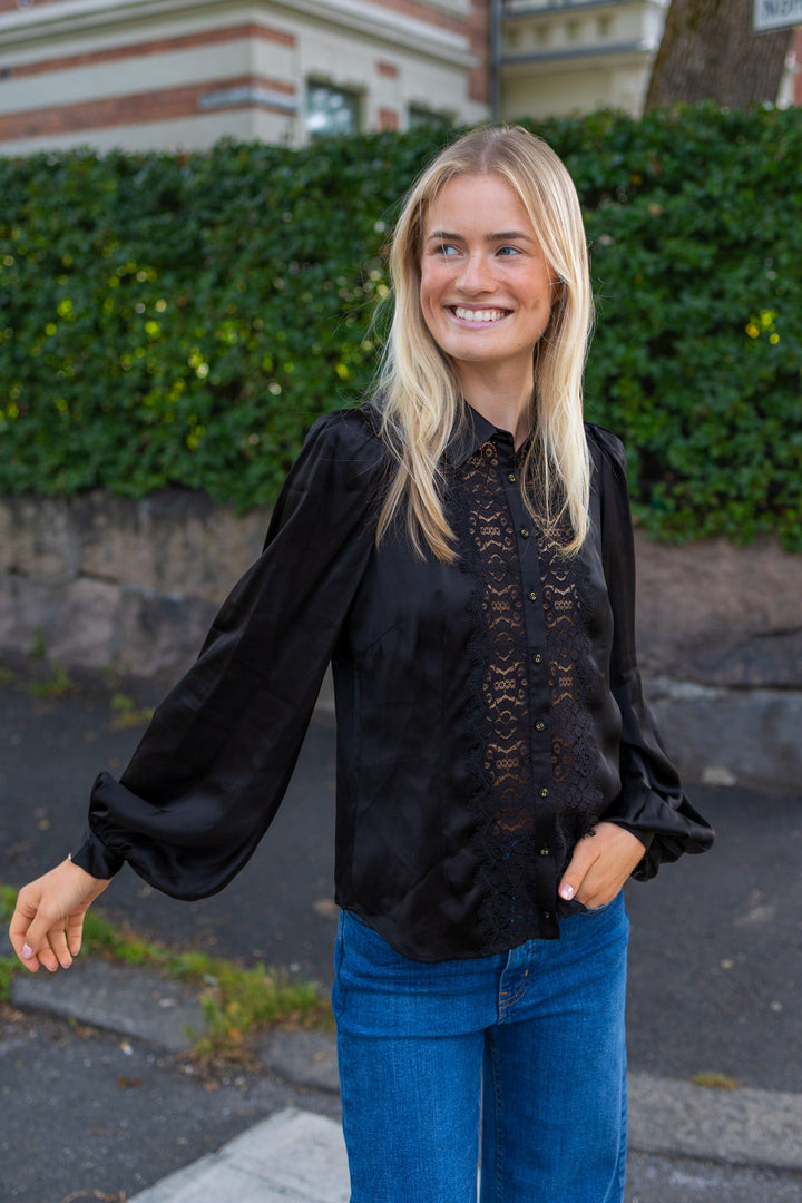 Satin Shirt Black | Skjorter og bluser | Smuk