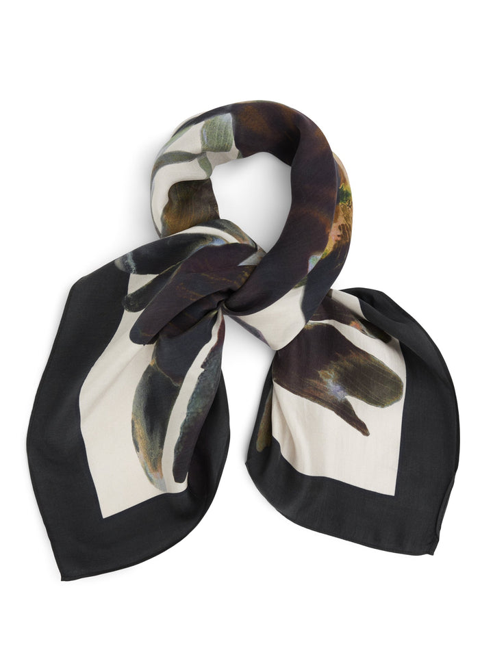 Savoy Black Cream Silk Scarf Multi | Accessories | Smuk - Dameklær på nett