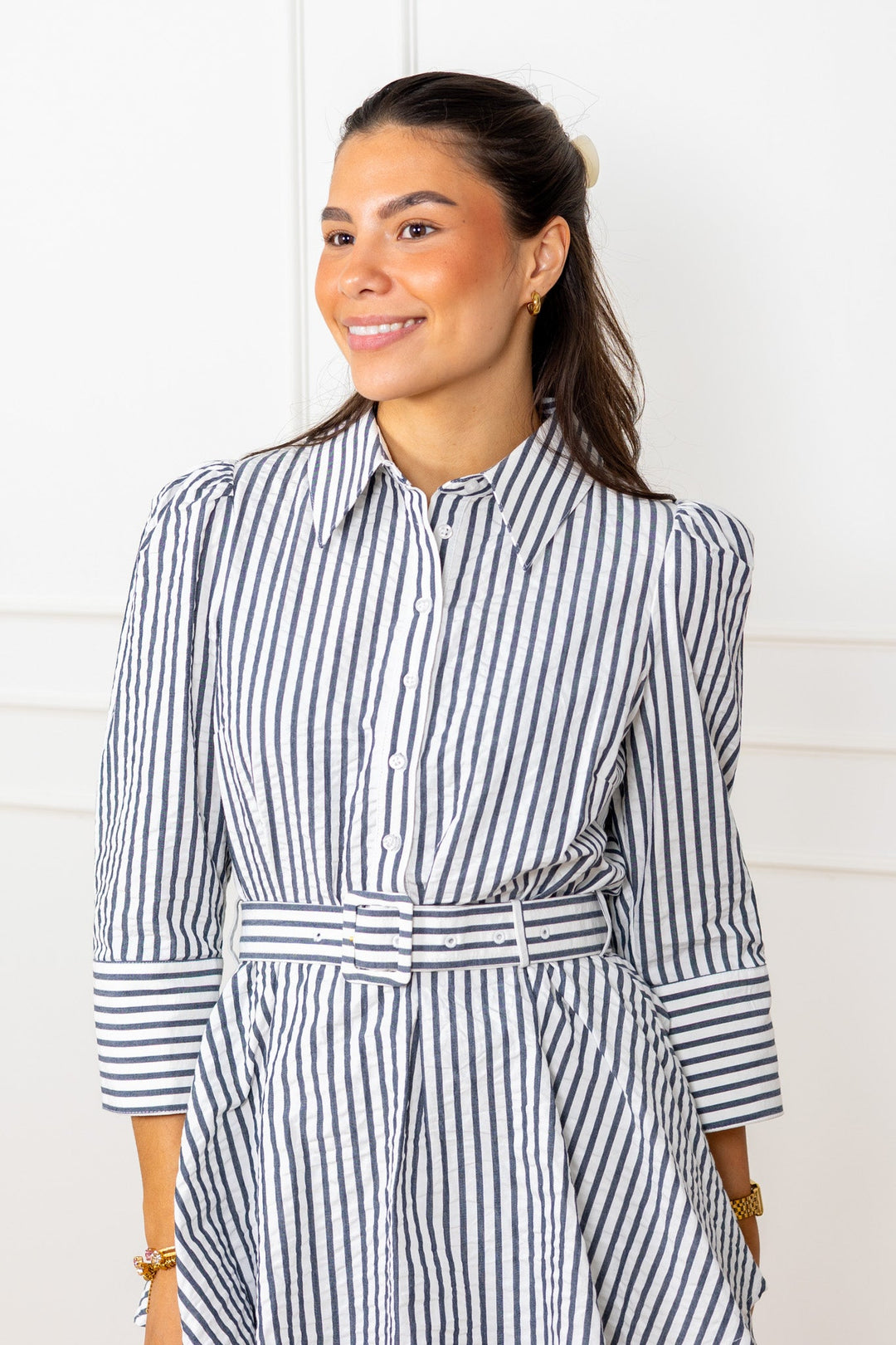 Seersucker Flounce Dress Marine Stripe | Kjoler | Smuk