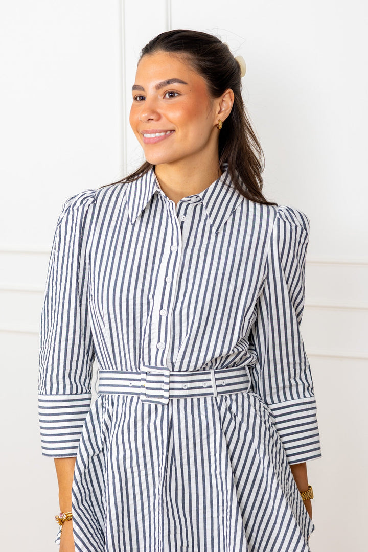 Seersucker Flounce Dress Marine Stripe | Kjoler | Smuk