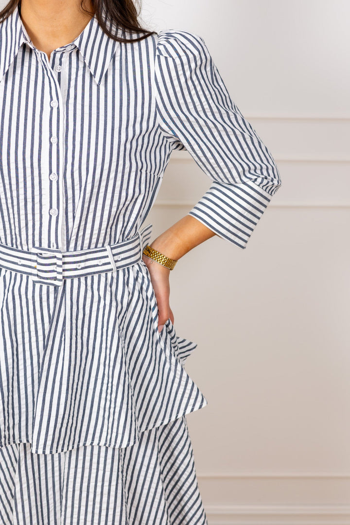 Seersucker Flounce Dress Marine Stripe | Kjoler | Smuk