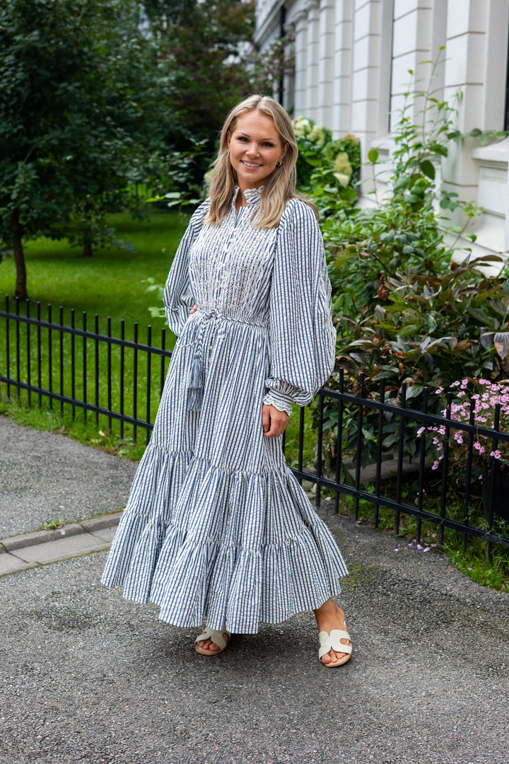 Seersucker Midi Dress Blue Stripe | Kjoler | Smuk - Dameklær på nett