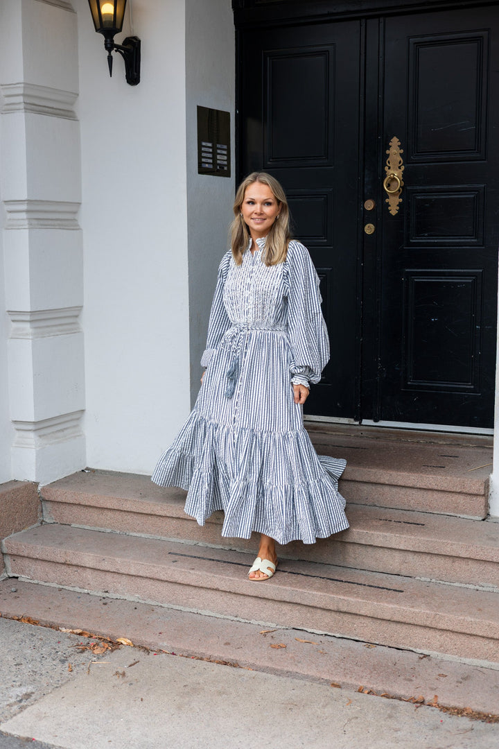 Seersucker Midi Dress Blue Stripe | Kjoler | Smuk - Dameklær på nett