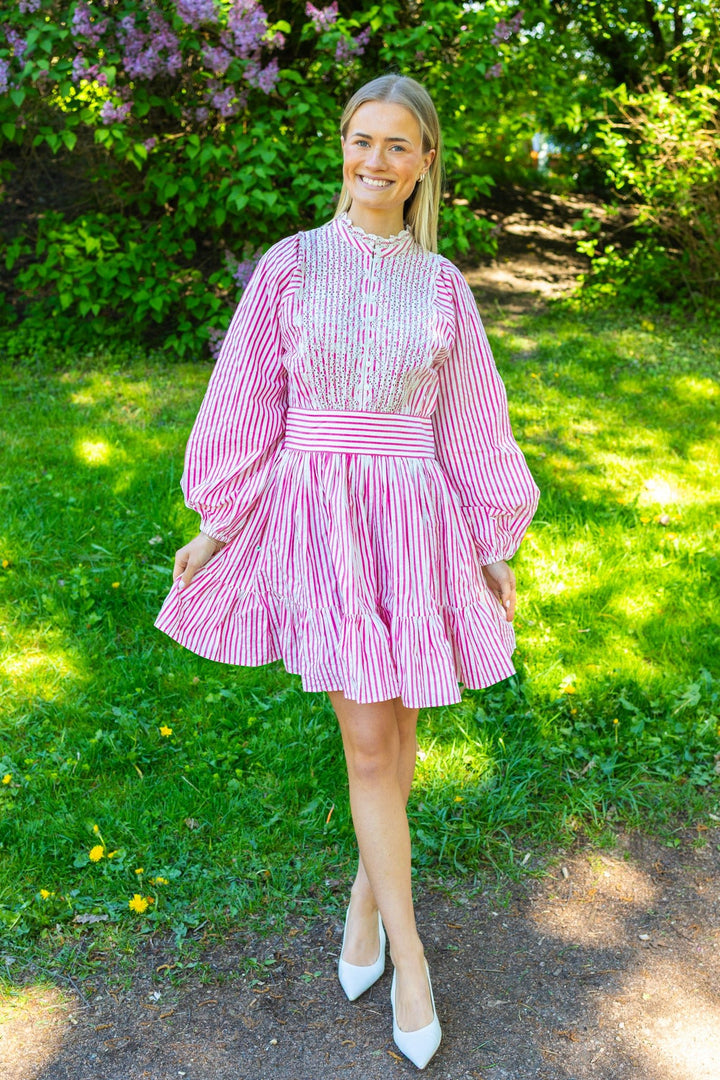 Seersucker Mini Dress Pink Stripe | Kjoler | Smuk