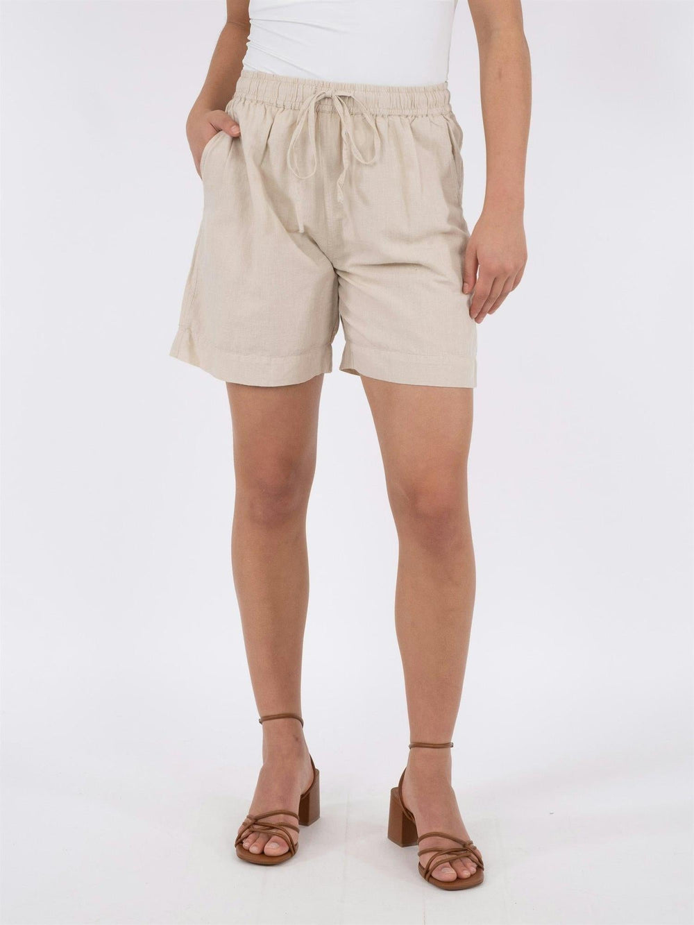 Shea Linen Shorts Sand | Shorts | Smuk - Dameklær på nett