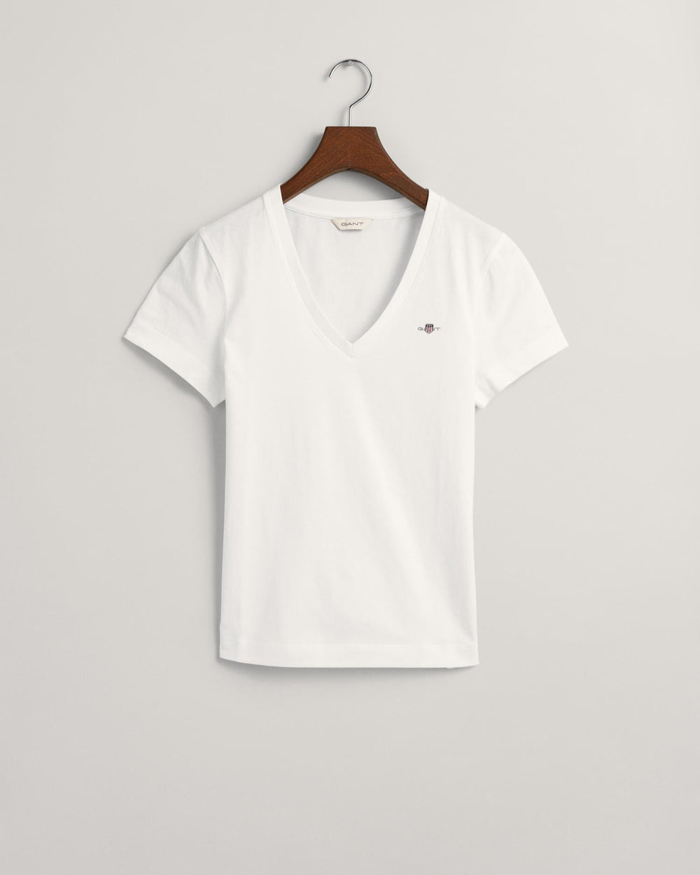 Shield V-Neck T-Shirt White | Skjorter og bluser | Smuk - Dameklær på nett